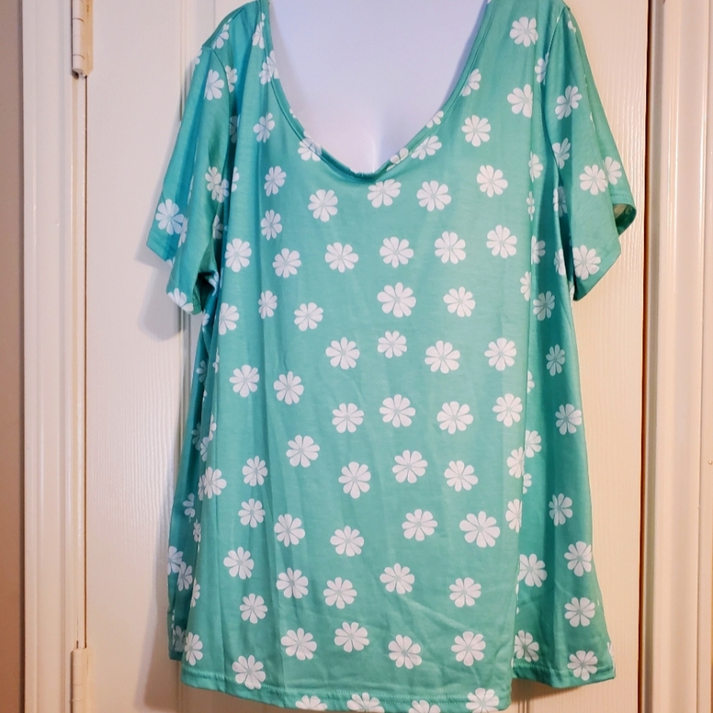 NWOT MissLook Flower TShirt